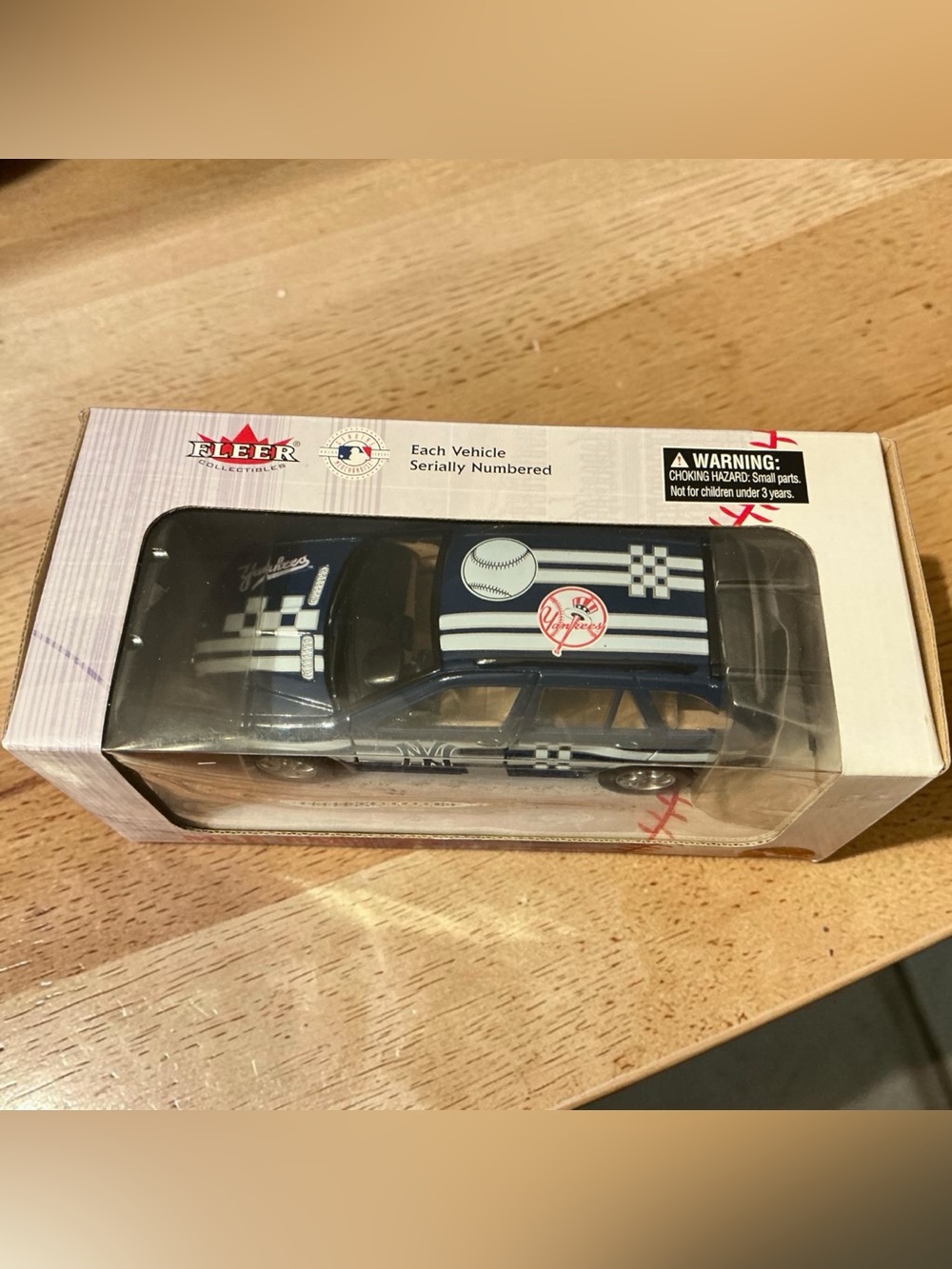 MLB BMW X5 NY Yankees Collectible 1:24 Scale Die Cast Model